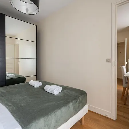 Appartement Elegant Avec Ascenseur Proche De La Tour Eiffel Paris