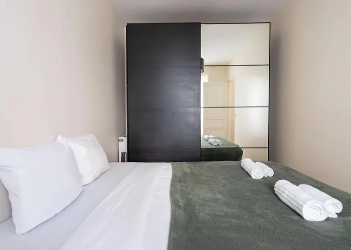 Elegant Avec Ascenseur Proche De La Tour Eiffel * パリ