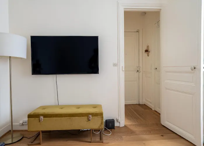 Appartement Elegant Avec Ascenseur Proche De La Tour Eiffel Paris