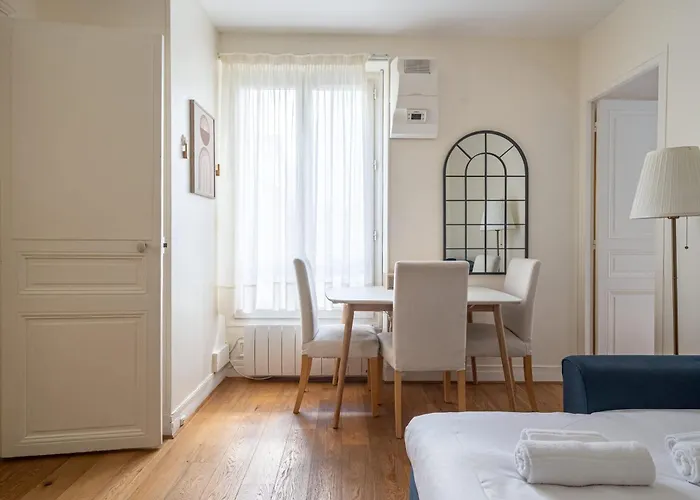 Elegant Avec Ascenseur Proche De La Tour Eiffel Paris